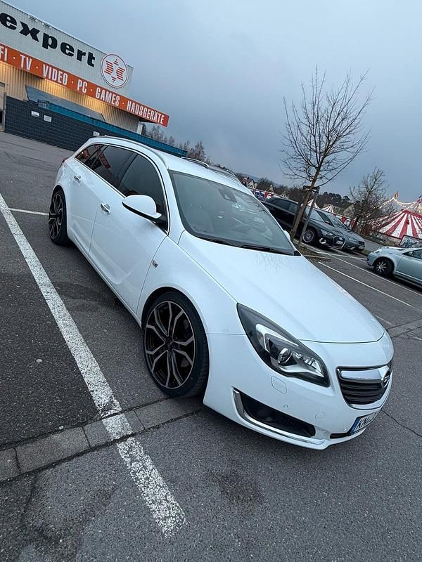 Gebraucht Opel Insignia 195 PS (143 kW) 2015 Weiß Kombi