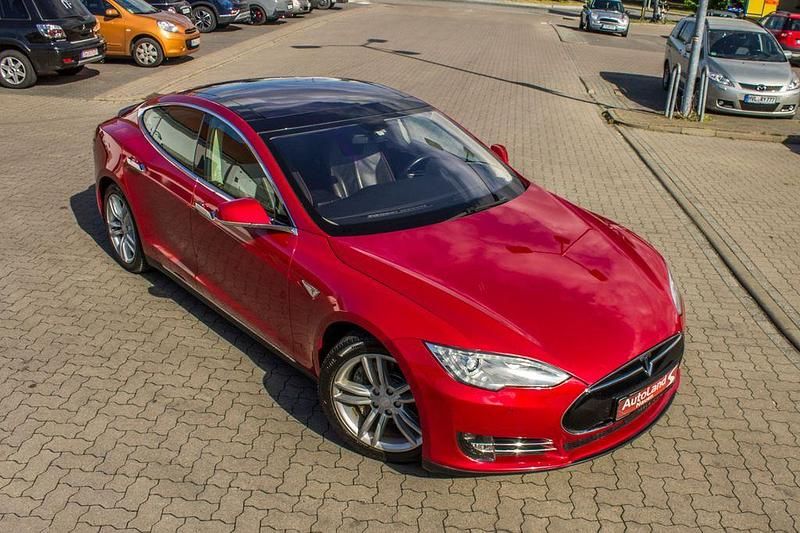 Second-hand Tesla Model S Performance 350 kW (476 CP) 2014 Roșu Hatchback
