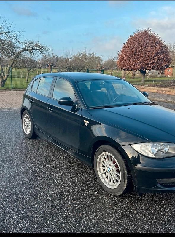 Gebraucht BMW 116 122 PS (89 kW) 2009 Schwarz Kleinwagen