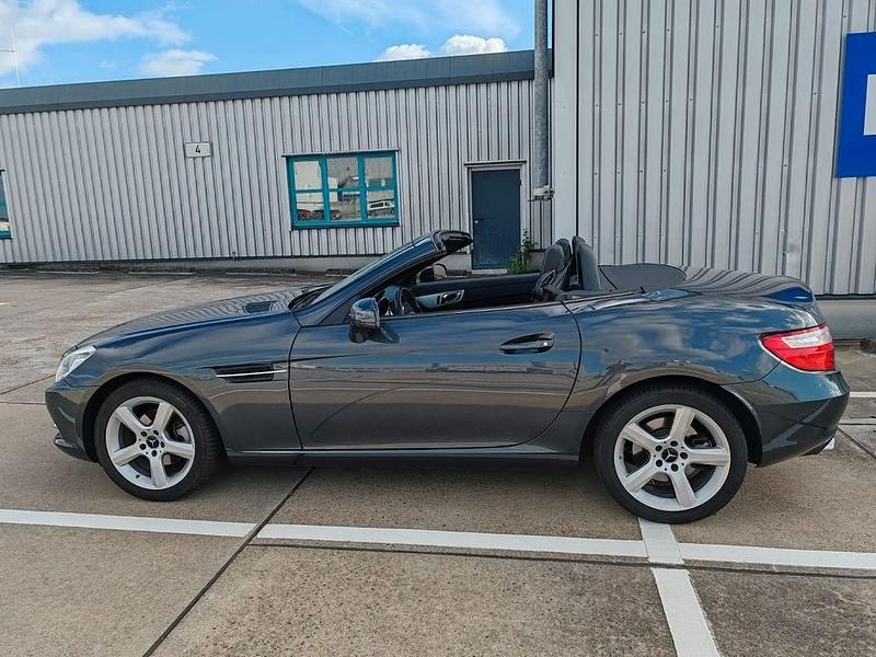 Grau Gebraucht 2014 Mercedes SLK200 Cabrio | 17.777 € (Guter Preis) - Bild 1/4