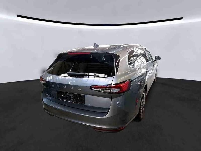 Gebraucht Skoda Superb Selection 150 PS (110 kW) 2024 Graphite grey Kombi