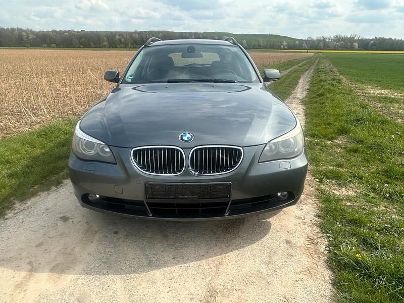Gebraucht BMW 530 231 PS (169 kW) 2006 Grau Kombi