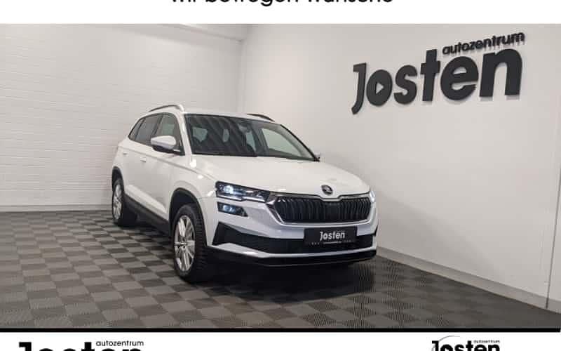 Moon weiss metallic Gebraucht 2024 Skoda Karoq Selection SUV | 29.790 € (Guter Preis) - Bild 1/4