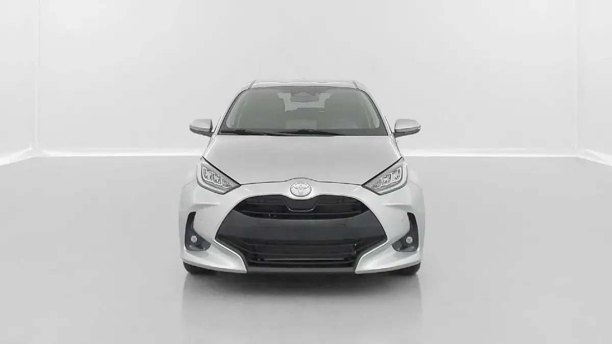 Neu Toyota Yaris Design 92 PS (67 kW) 2025 Gris mineral Kleinwagen
