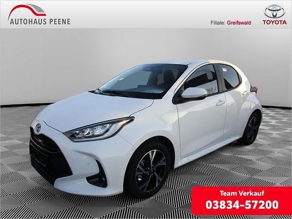 Super white 2 Gebraucht 2024 Toyota Yaris Hybrid Team Limousine | 25.956 € (Fairer Preis) - Bild 1/4