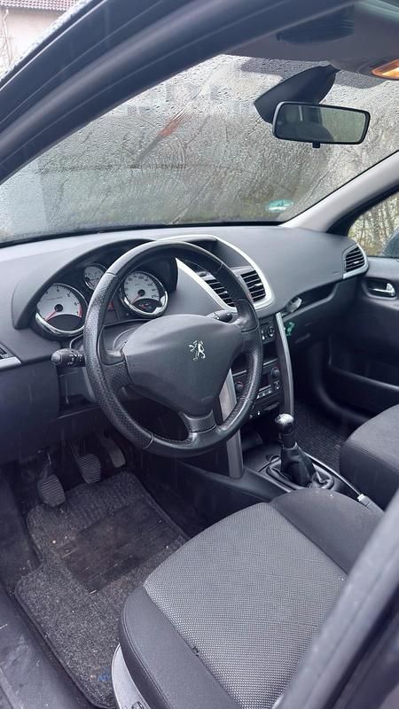 Gebraucht Peugeot 207 95 PS (69 kW) 2008 Schwarz Kombi