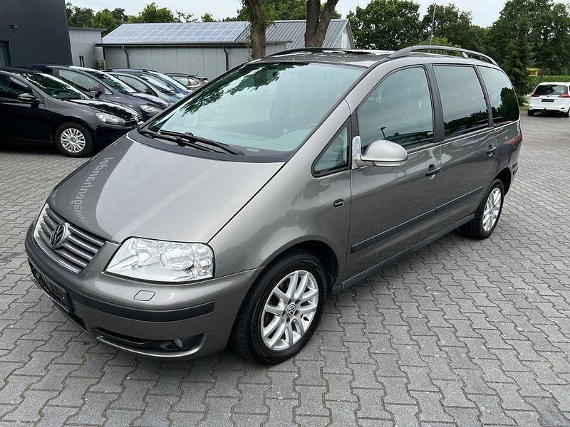 Grau Gebraucht 2010 VW Sharan Trendline Van / Kleinbus | 4.500 € - Bild 1/4