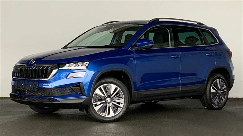Blau Neu 2024 Skoda Karoq Drive SUV | 33.470 € (Superpreis) - Bild 1/4