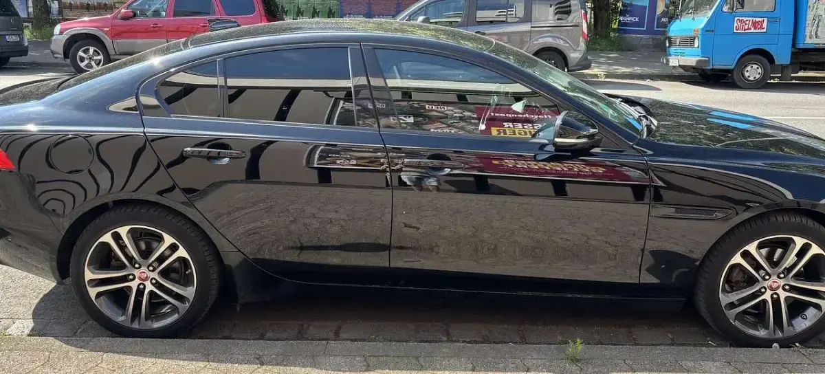 Gebraucht Jaguar XE Prestige 179 PS (131 kW) 2018 Schwarz Limousine