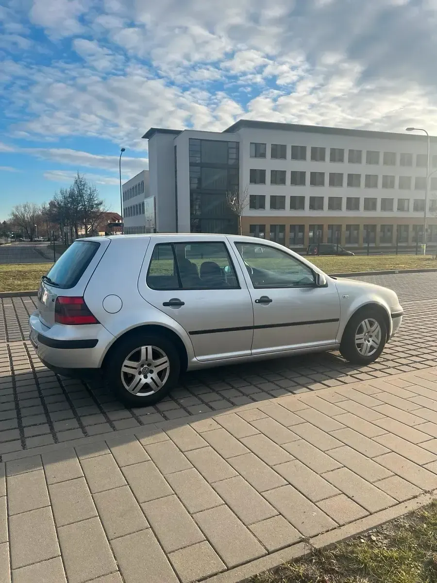 Gebraucht VW Golf IV 105 PS (77 kW) 2001 Silber Kleinwagen