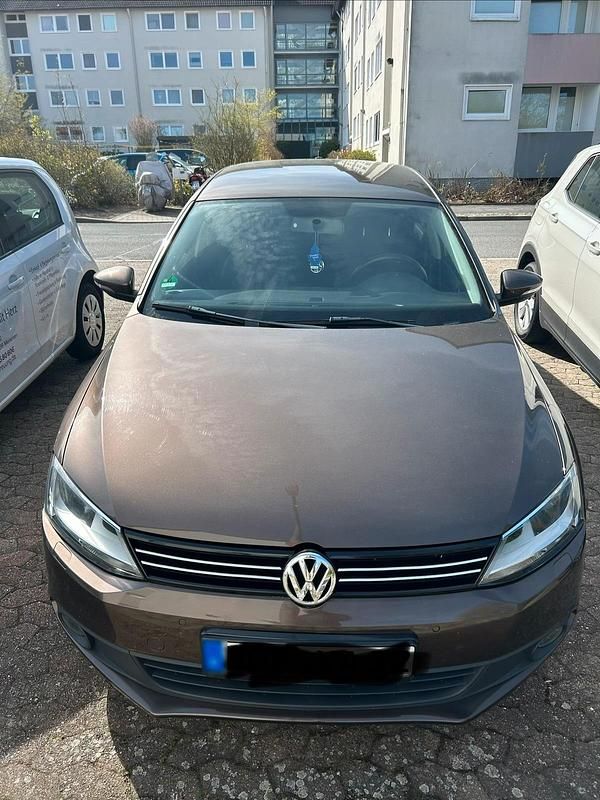 Gebraucht VW Jetta 105 PS (77 kW) 2012 Braun Limousine