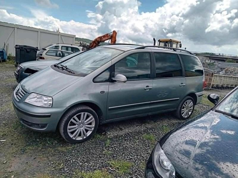 Second-hand VW Sharan 131 CP (96 kW) 2005 Gri Monovolum