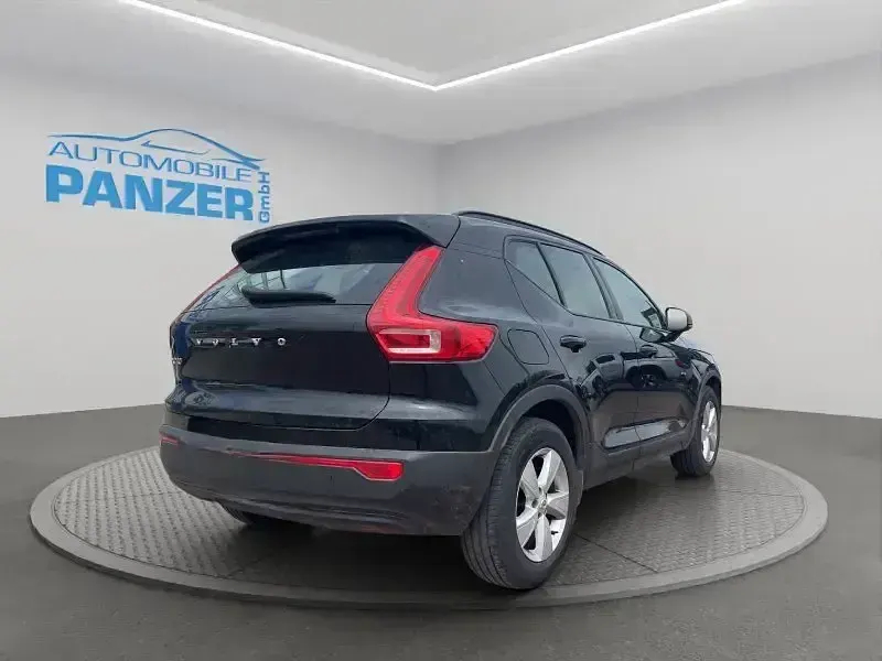 Gebraucht Volvo XC40 Momentum 129 PS (94 kW) 2021 Schwarz SUV