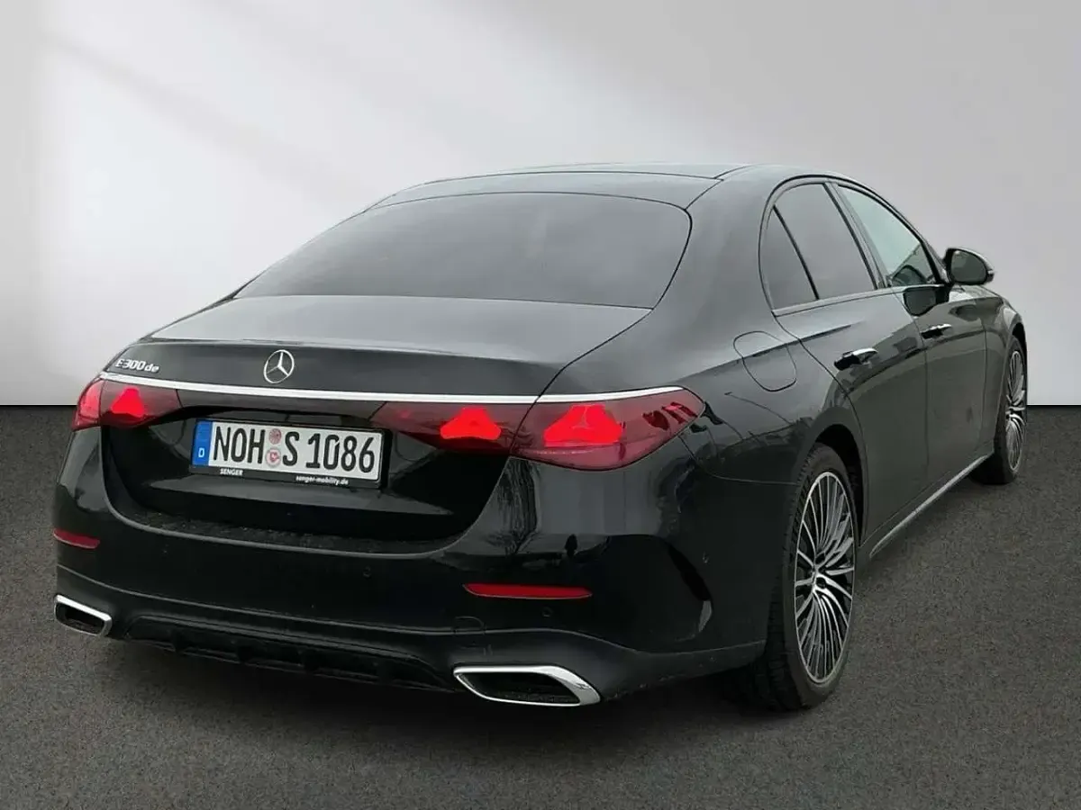 Second-hand Mercedes E300 AMG 313 CP (230 kW) 2026 Negru Berlinǎ