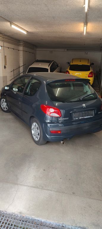 Grau Gebraucht 2011 Peugeot 206 Limousine | 2.200 € (Fairer Preis) - Bild 1/4