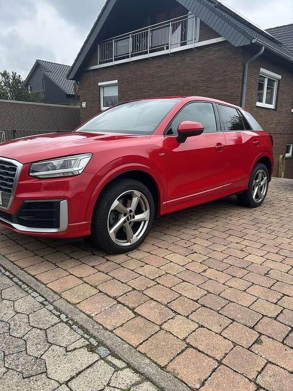 Gebraucht Audi Q2 Sport 150 PS (110 kW) 2016 Rot SUV