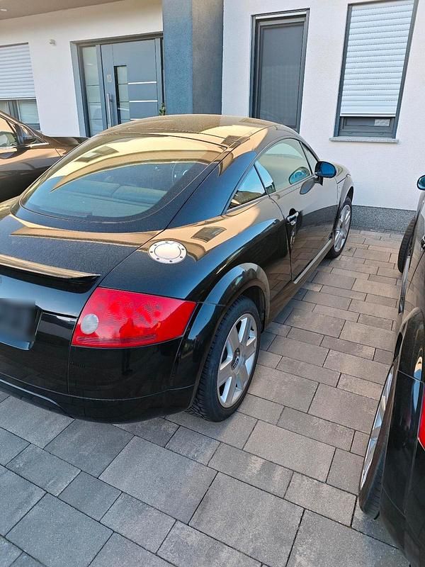 Second-hand Audi TT 180 CP (132 kW) 1998 Negru Coupe