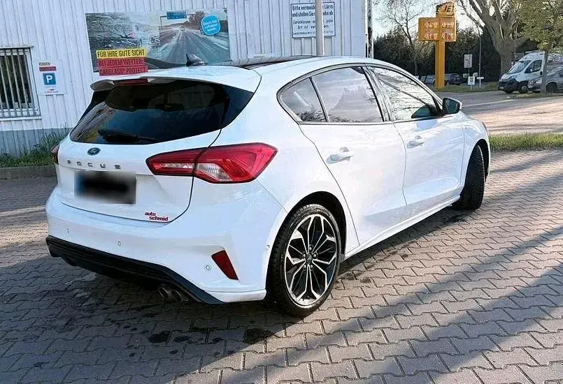 Brugt Ford Focus ST-Line 182 HK (133 kW) 2019 Hvid Sedan