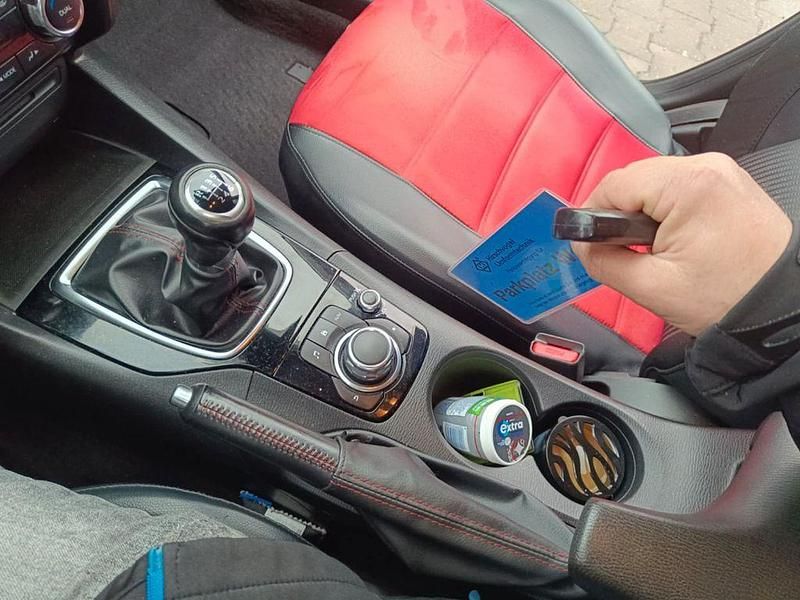 Gebraucht Mazda 3 Center-Line 120 PS (88 kW) 2015 Schwarz Limousine