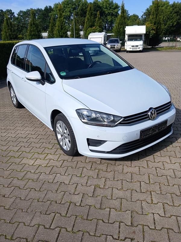 Weiß Gebraucht 2018 VW Golf VII Limousine | 7.490 € (Guter Preis) - Bild 1/4