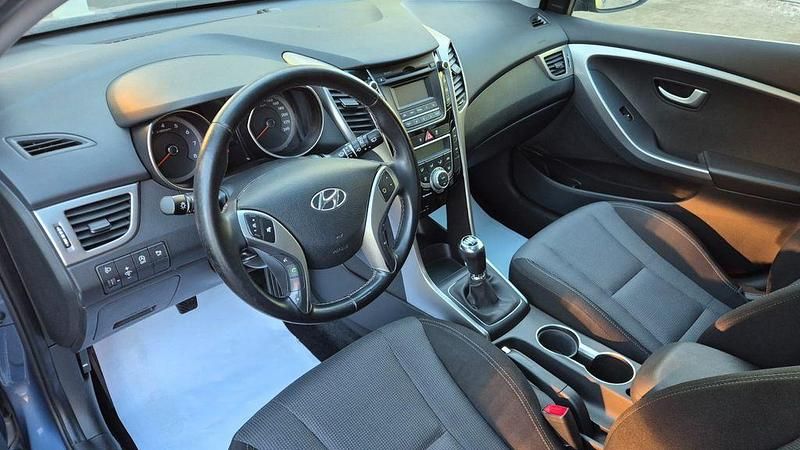 Blau Gebraucht 2014 Hyundai i30 Limousine | 6.990 € (Guter Preis) - Bild 1/3