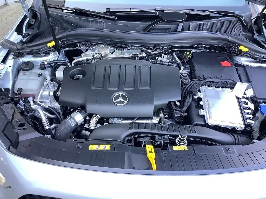 Gebraucht Mercedes GLA200 Progressive 150 PS (110 kW) 2024 Silber SUV