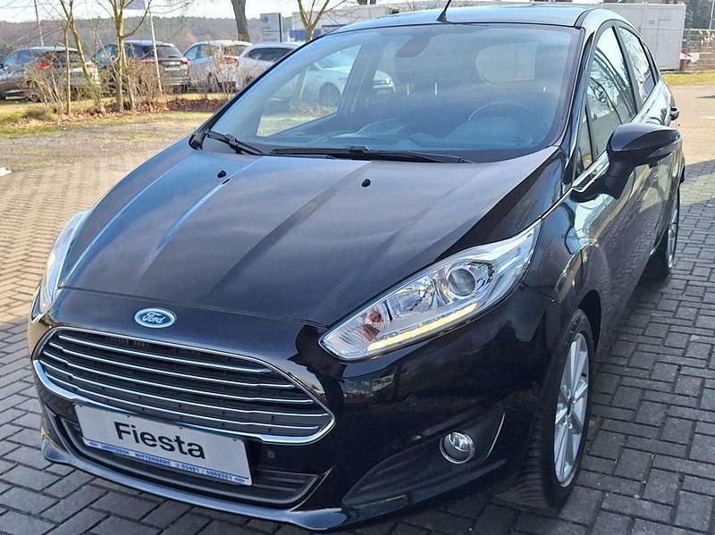 Gebraucht Ford Fiesta Titanium 101 PS (74 kW) 2015 Pantherschwarz Kleinwagen