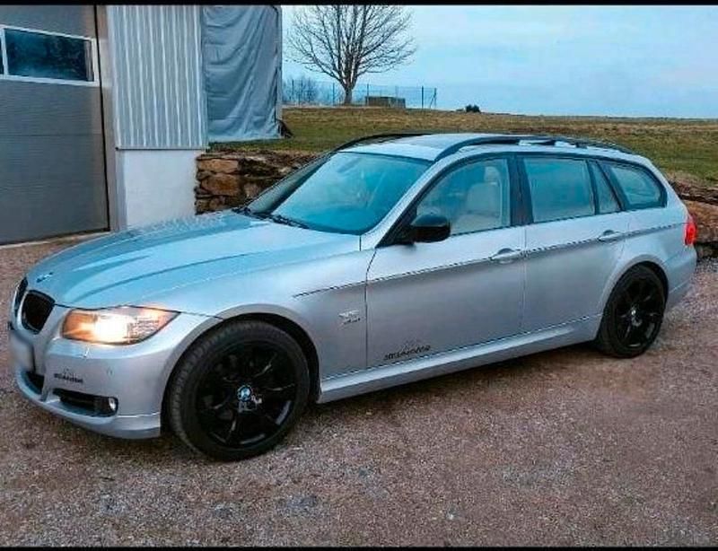 Gebraucht BMW 320 177 PS (130 kW) 2009 Silber Kombi