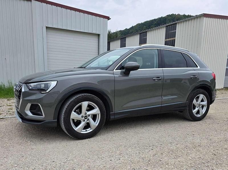 Grau Gebraucht 2022 Audi Q3 Advanced SUV | 30.900 € (Guter Preis) - Bild 1/4