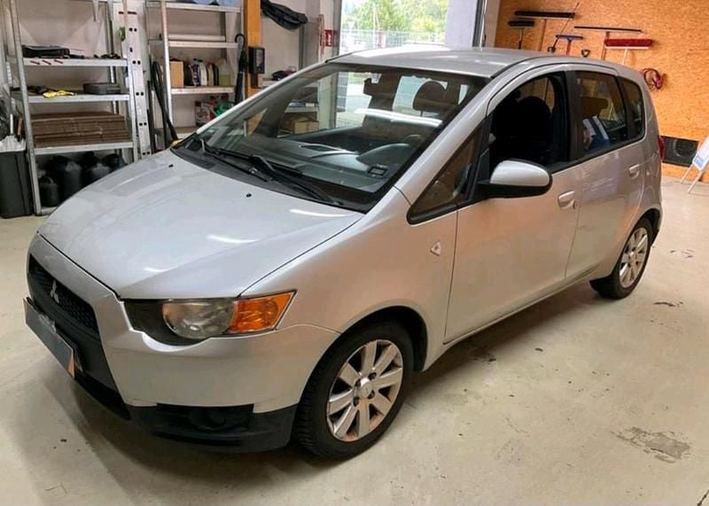 Silber Gebraucht 2009 Mitsubishi Colt Invite Limousine | 3.999 € (Fairer Preis) - Bild 1/4