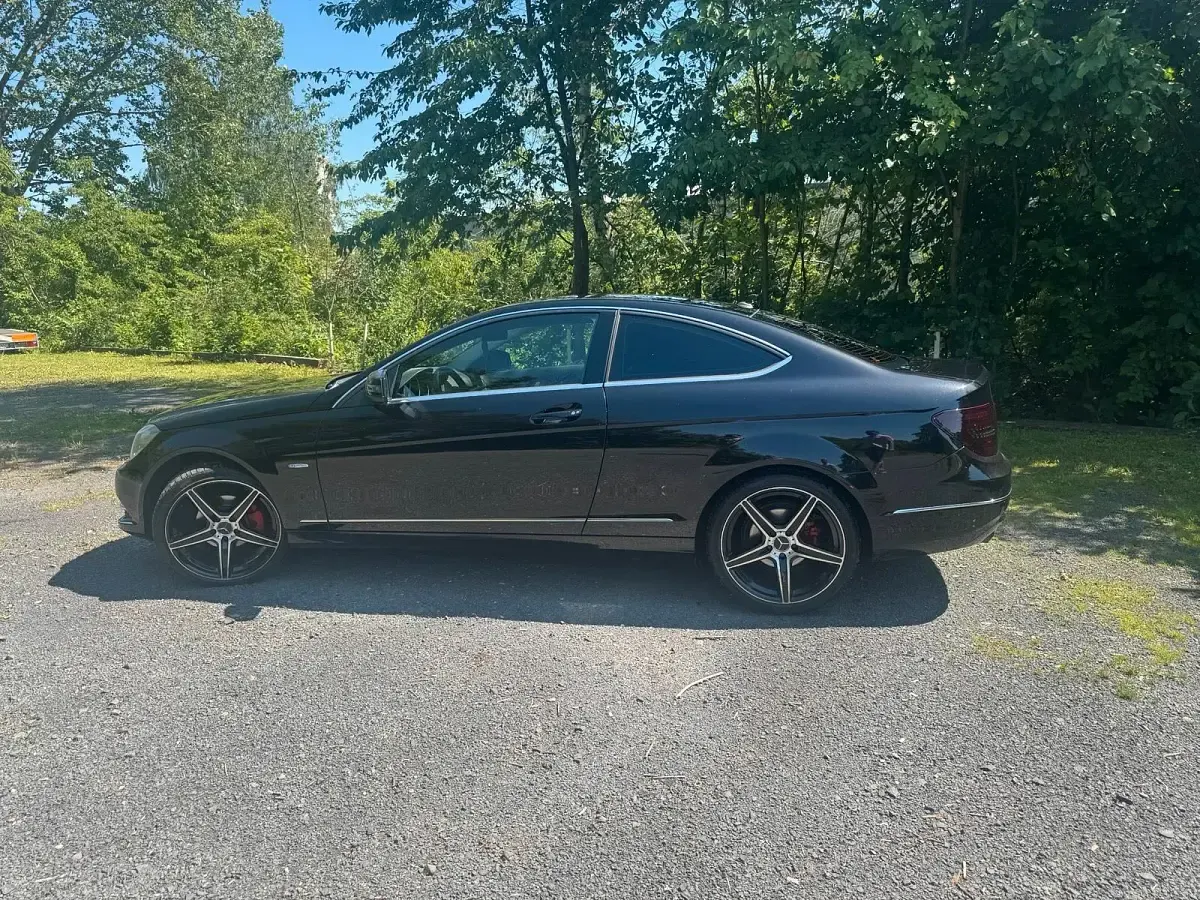 Gebraucht Mercedes C180 165 PS (121 kW) 2011 Schwarz Coupé