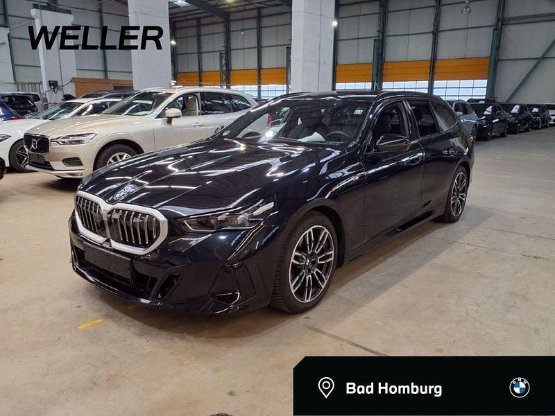 Black sapphire (schwarz) Gebraucht 2025 BMW 540 M Sport Kombi | 62.400 € (Superpreis) - Bild 1/4