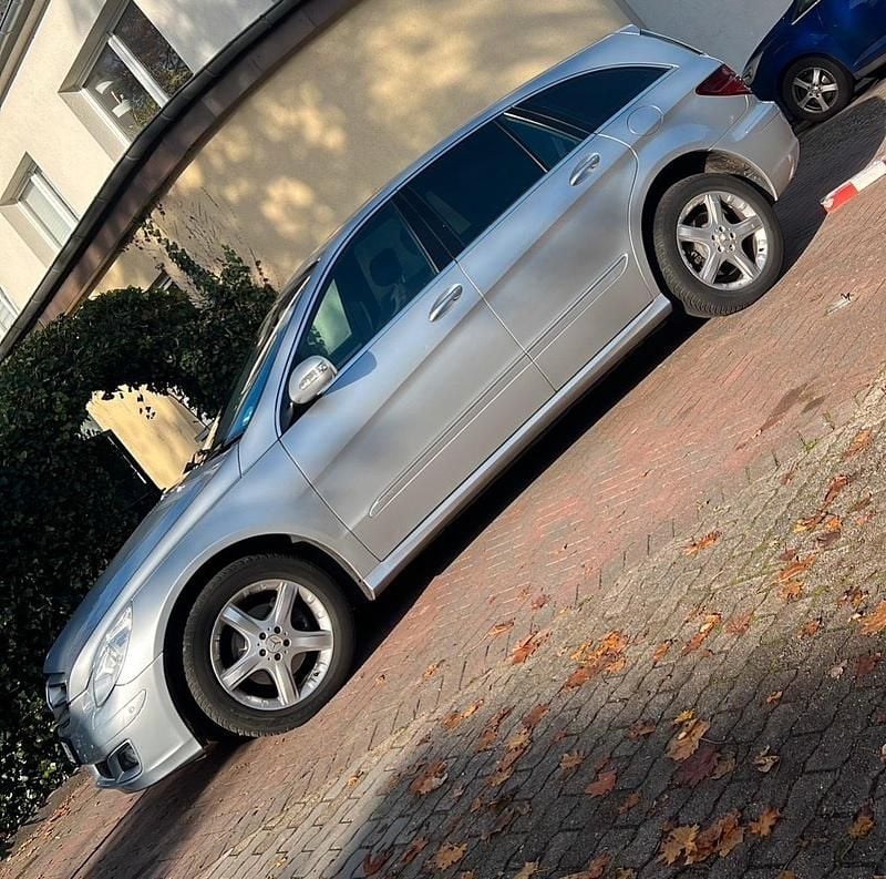 Silber Gebraucht 2007 Mercedes R280 Van / Kleinbus | 4.900 € - Bild 1/4