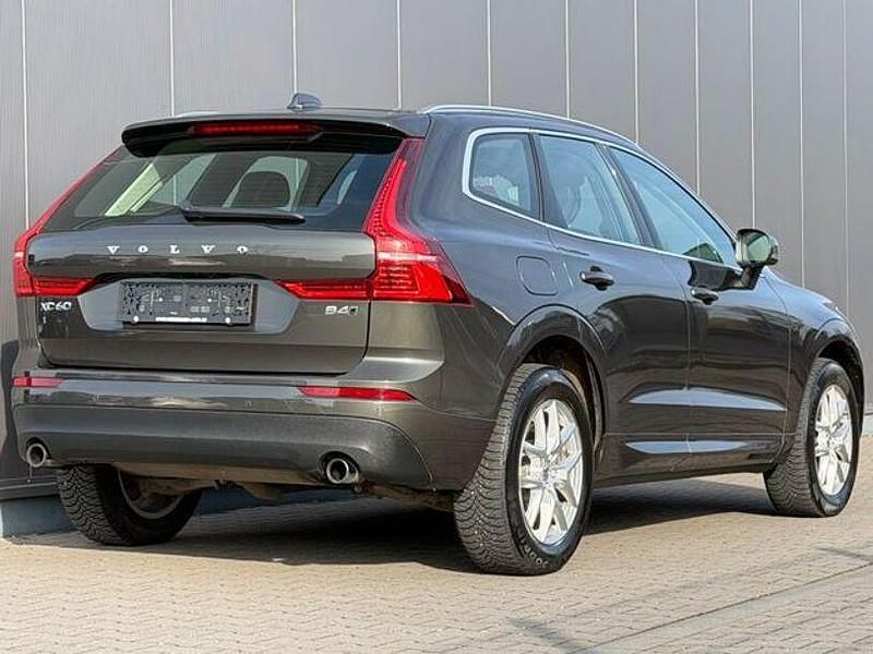 Gebraucht Volvo XC60 Momentum 197 PS (144 kW) 2020 Grau SUV
