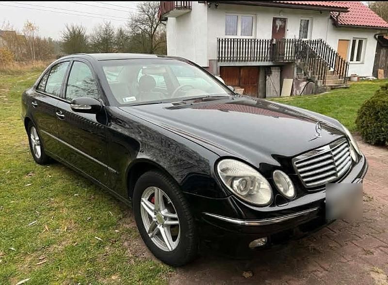 Gebraucht Mercedes E270 Avantgarde 177 PS (130 kW) 2003 Schwarz Limousine