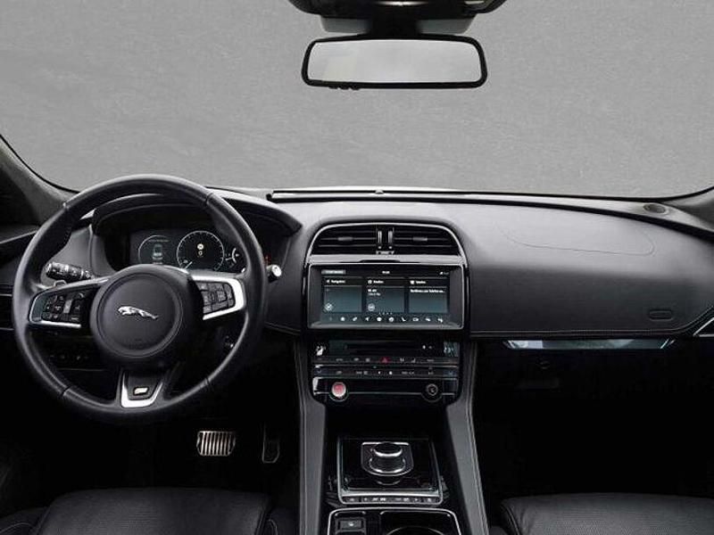 Gebraucht Jaguar F-Pace S 301 PS (221 kW) 2017 Glacier white metalic SUV