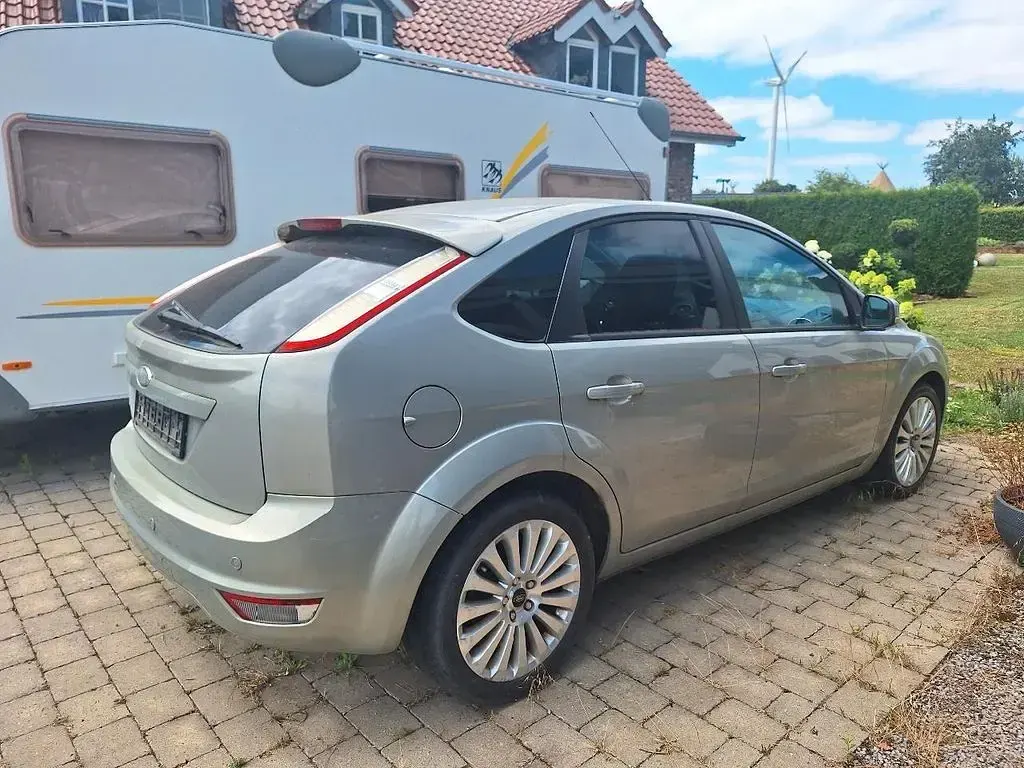 Gebraucht Ford Focus 145 PS (106 kW) 2009 Silber Limousine