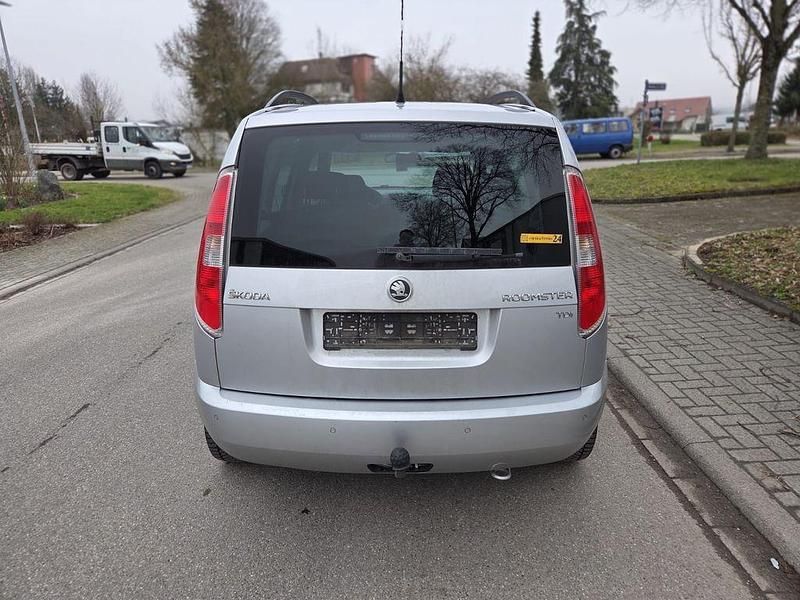 Gebraucht Skoda Roomster Plus Edition 90 PS (66 kW) 2013 Silber Van / Kleinbus