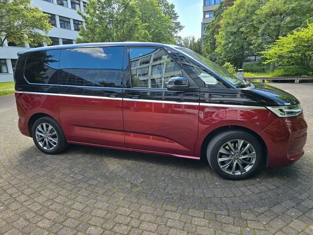 Gebraucht VW Multivan Style 218 PS (160 kW) 2022 Rot Van / Kleinbus