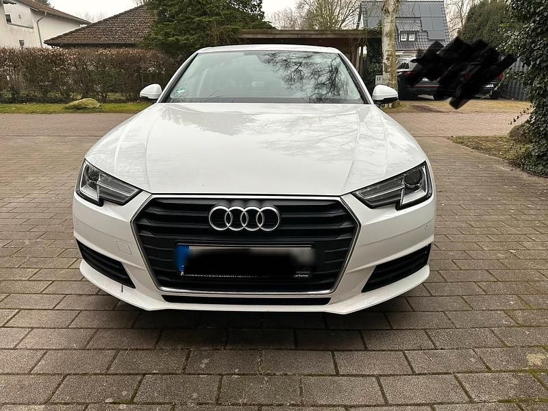 Weiß Gebraucht 2018 Audi A4 Limousine | 17.500 € (Superpreis) - Bild 1/4