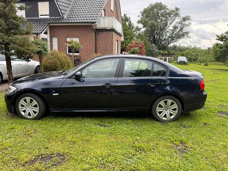 Gebraucht BMW 316 122 PS (89 kW) 2009 Blau Limousine