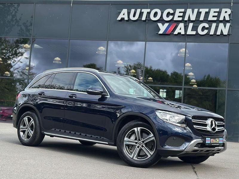 Blau Gebraucht 2017 Mercedes GLC250 AMG line SUV | 27.890 € (Guter Preis) - Bild 1/4