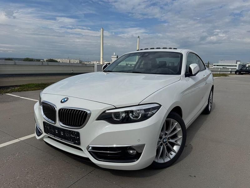 Weiß Gebraucht 2019 BMW 220 Luxury Line Coupé | 20.750 € (Superpreis) - Bild 1/4