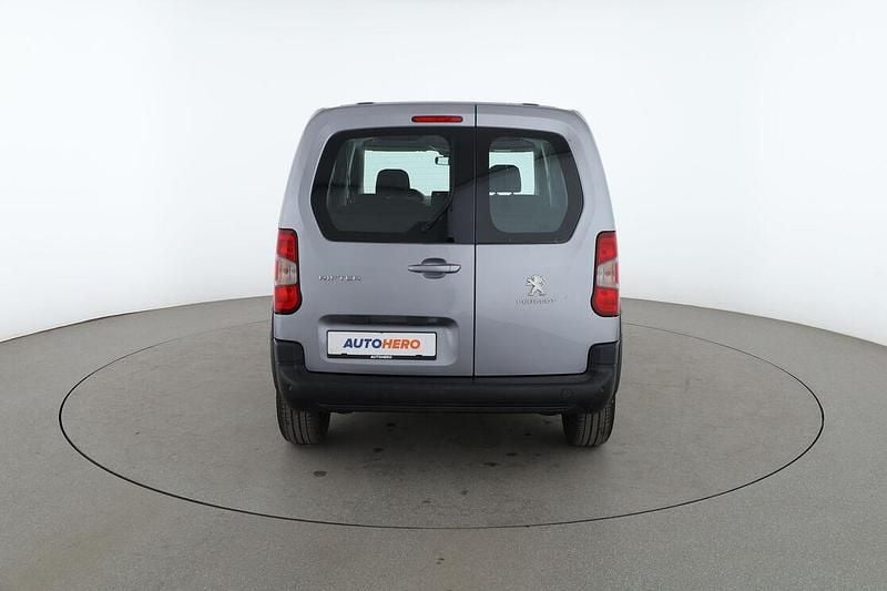 Gebraucht Peugeot Rifter Active 131 PS (96 kW) 2023 Grau Van / Kleinbus