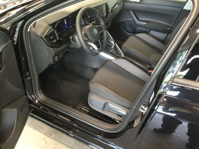 Gebraucht VW Polo Life 95 PS (69 kW) 2024 Deep black perleffekt (schwarz) Limousine