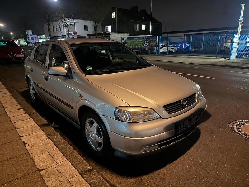 Gebraucht Opel Astra 105 PS (77 kW) 1998 Silber Kleinwagen