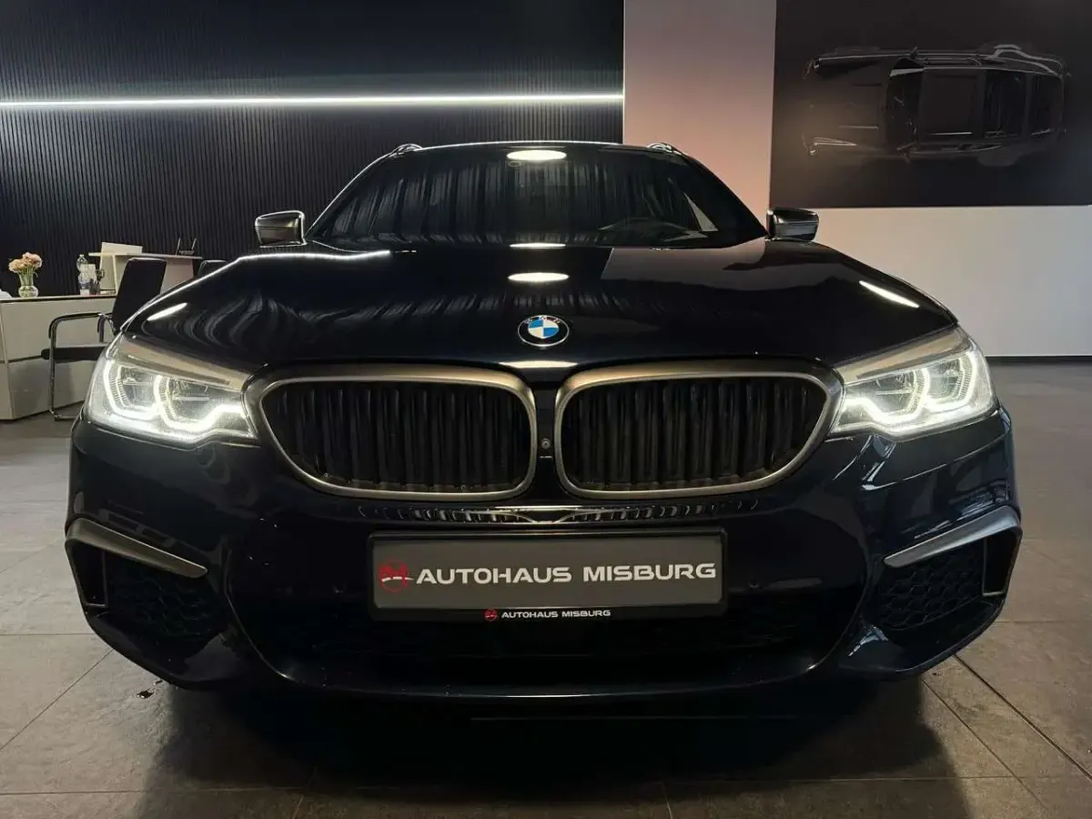 Gebraucht BMW 550 400 PS (294 kW) 2019 Carbonschwarz Kombi