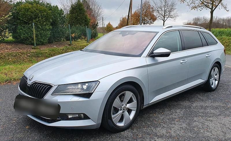 Gebraucht Skoda Superb Style 150 PS (110 kW) 2017 Silber Kombi