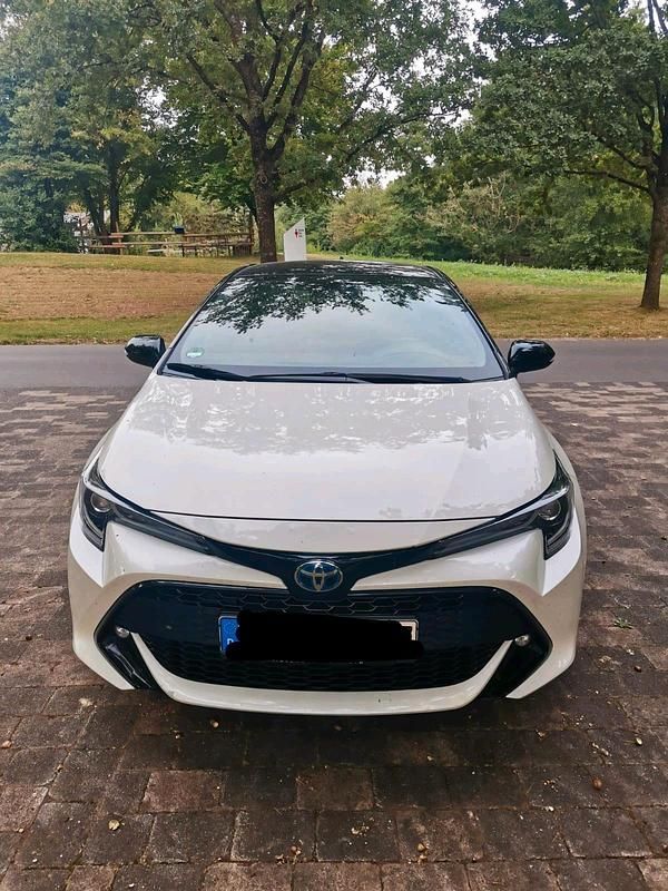 Weiß Gebraucht 2022 Toyota Corolla Limousine | 21.800 € (Fairer Preis) - Bild 1/4