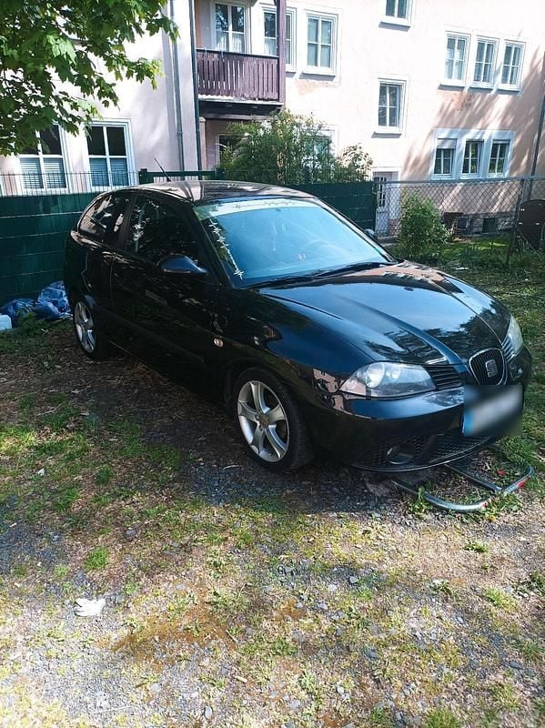 Używany Seat Ibiza 101 KM (74 kW) 2005 Czarny Hatchback